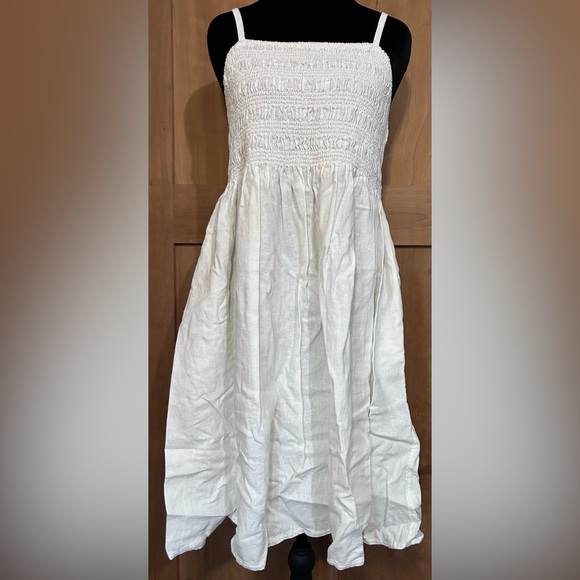 Universal Thread Dresses & Skirts - White Woman’s Strapped Dress